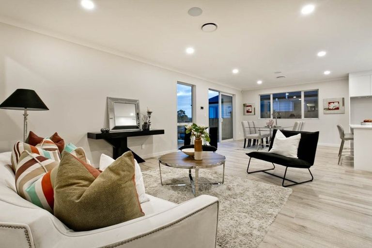 Photo of property in 18 Cassidy Drive, Orewa, 0931