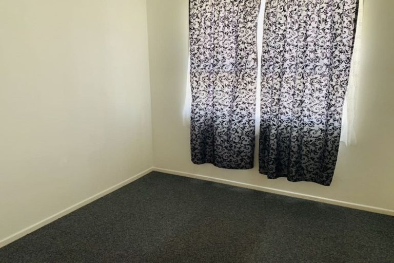 Photo of property in 1 Convair Crescent, Mangere, Auckland, 2022