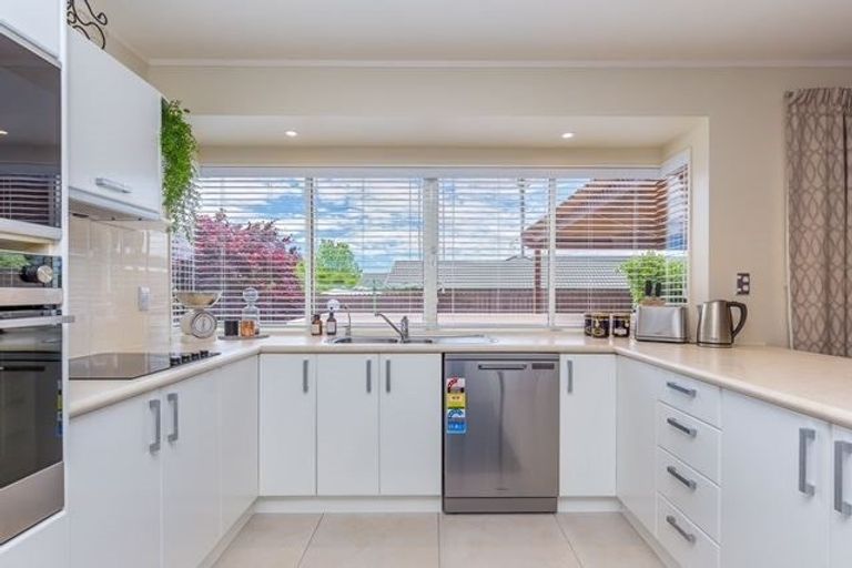 Photo of property in 25 Sunny Crescent, Huapai, Kumeu, 0810