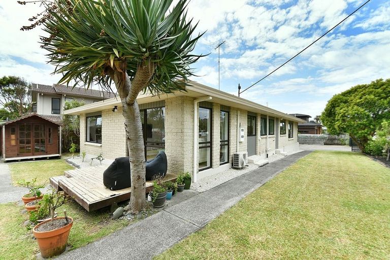 Photo of property in 75 Bay Street, Red Beach, 0932