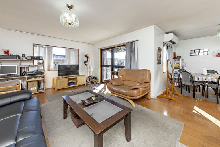 Photo of property in 2/93 Aviemore Drive, Highland Park, Auckland, 2010