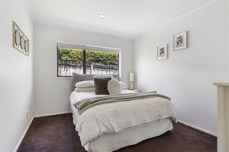 Photo of property in 70 Golfland Drive, Golflands, Auckland, 2013