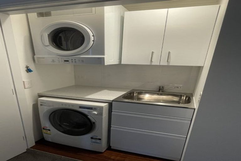 Photo of property in 33 Dominion Park Street, Johnsonville, Wellington, 6037