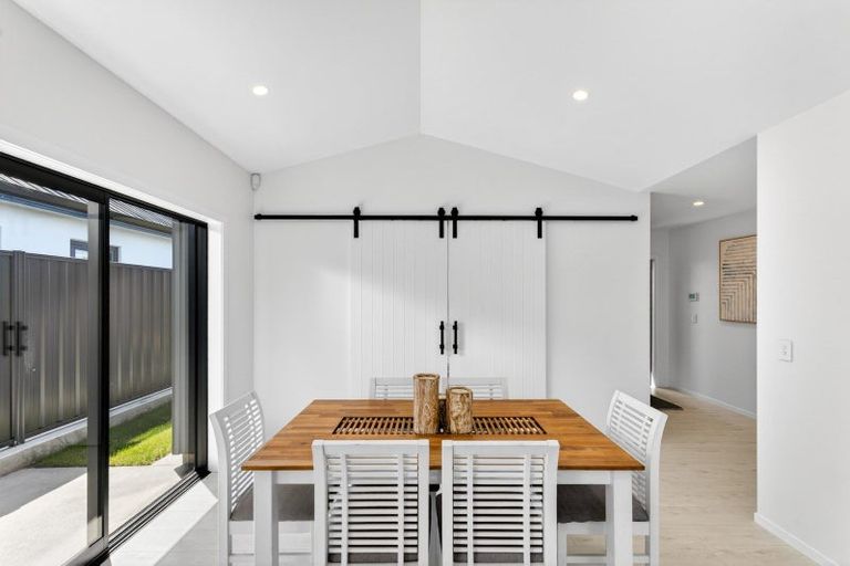 Photo of property in 14 Annie Aranui Drive, Poraiti, 4182