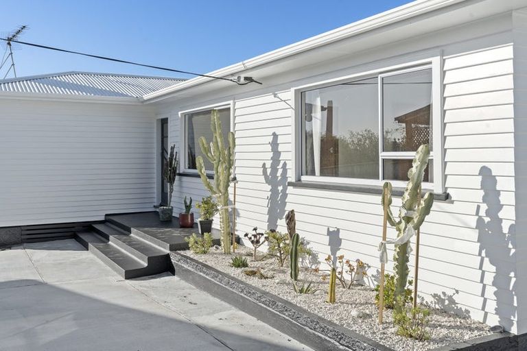 Photo of property in 97d Pioneer Road, Moturoa, New Plymouth, 4310
