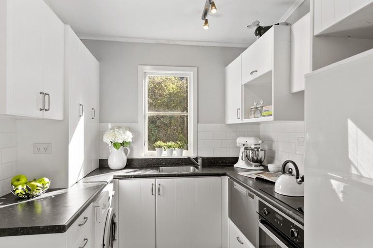 Photo of property in 7 Omar Street, Khandallah, Wellington, 6035