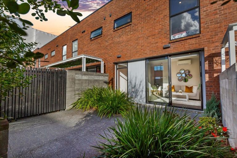 Photo of property in 12 Uku Lane, Hobsonville, Auckland, 0616