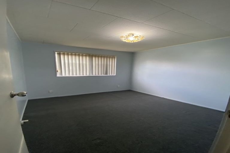 Photo of property in 35 Lilburn Crescent, Massey, Auckland, 0614