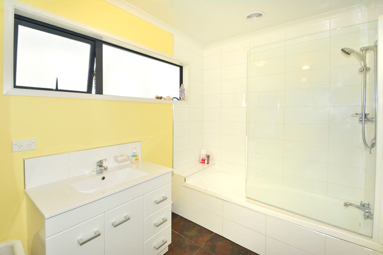 Photo of property in 35 Glengyle Street, Vauxhall, Dunedin, 9013