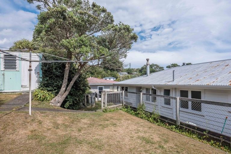 Photo of property in 4 Dunmail Way, Newlands, Wellington, 6037