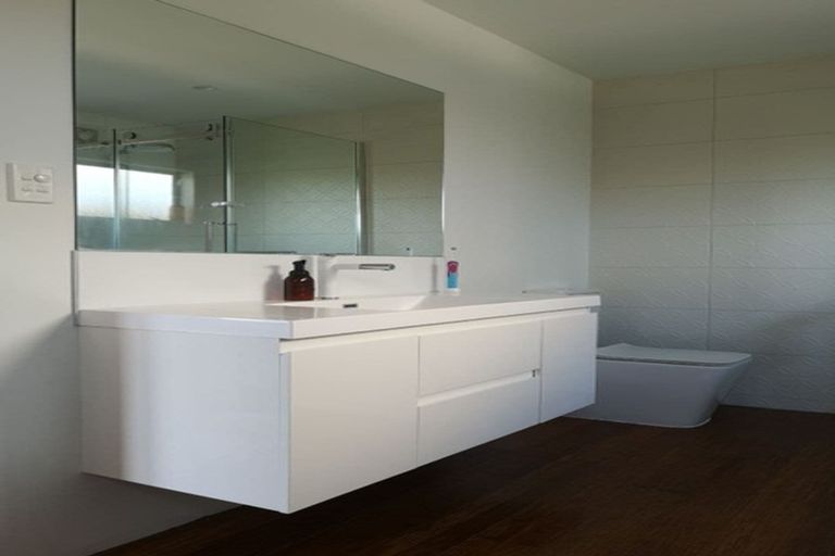 Photo of property in 24 Dominica Crescent, Grenada Village, Wellington, 6037