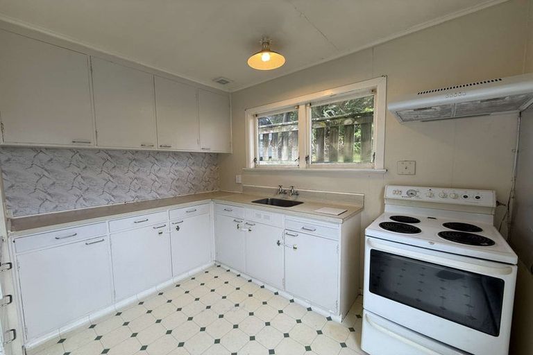 Photo of property in 15a Rakeiora Grove, Korokoro, Lower Hutt, 5012