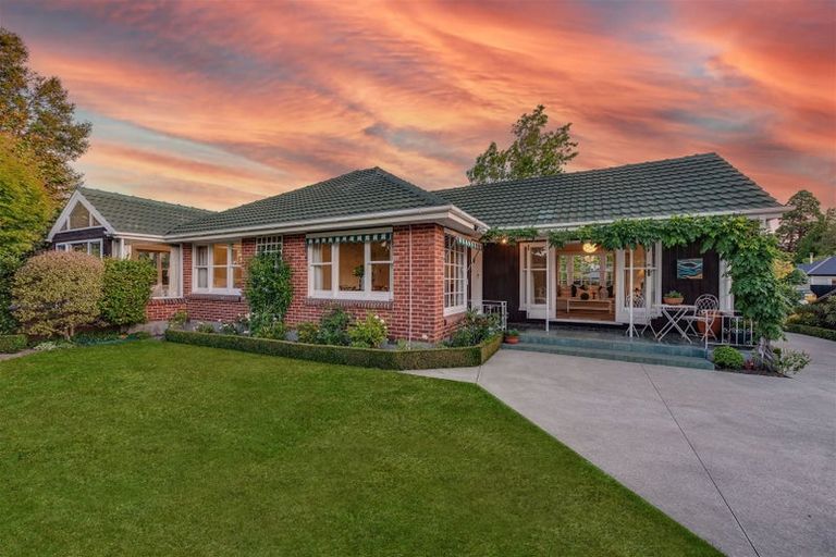 Photo of property in 37 Wai-iti Terrace, Burnside, Christchurch, 8052