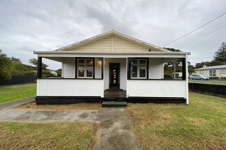 Photo of property in 163 Cornfoot Street, Castlecliff, Whanganui, 4501