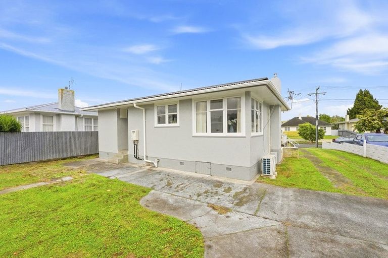 Photo of property in 10 Camellia Avenue, Aramoho, Whanganui, 4500