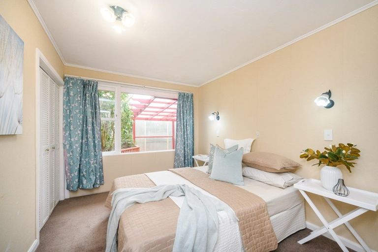 Photo of property in 22 Surrey Crescent, Hokowhitu, Palmerston North, 4410