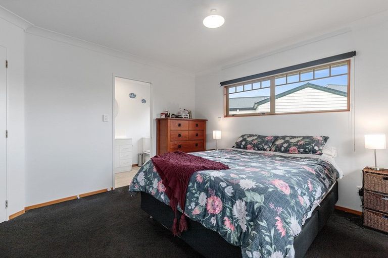 Photo of property in 53 Rototuna Road, Rototuna, Hamilton, 3210