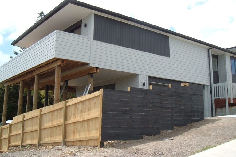 Photo of property in 1 Mataki Way, Glen Eden, Auckland, 0602