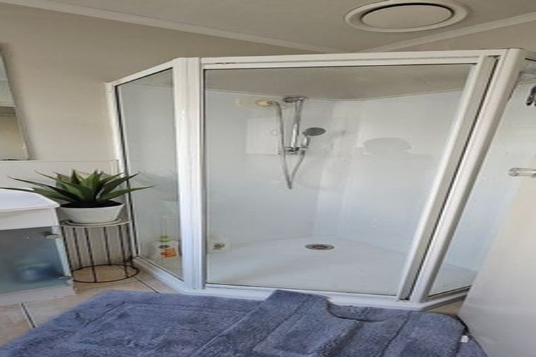 Photo of property in 12 Ransom Smyth Drive, Goodwood Heights, Auckland, 2105