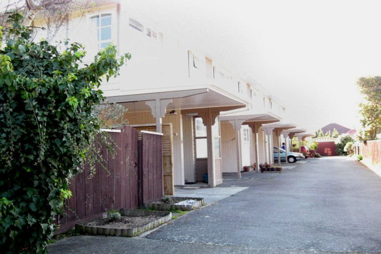 Photo of property in 27b Bauchop Road, Waterloo, Lower Hutt, 5011