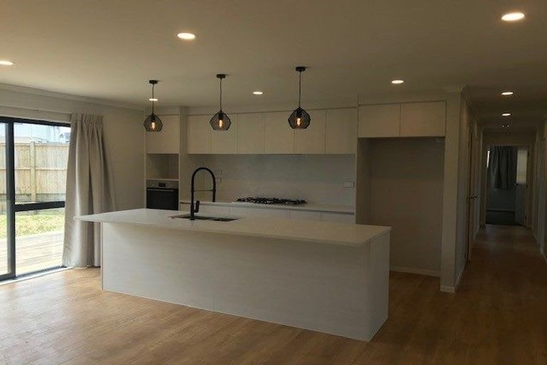 Photo of property in 74 Twin Parks Rise, Papakura, 2110