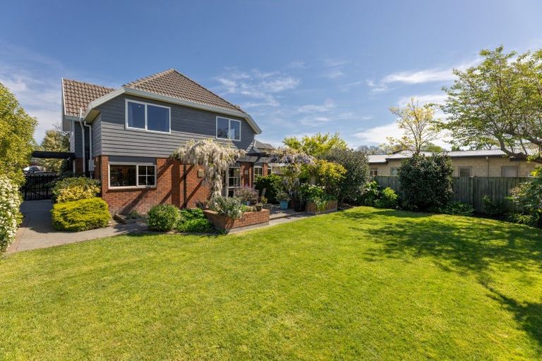 Photo of property in 16 Patricia Place, Harewood, Christchurch, 8051