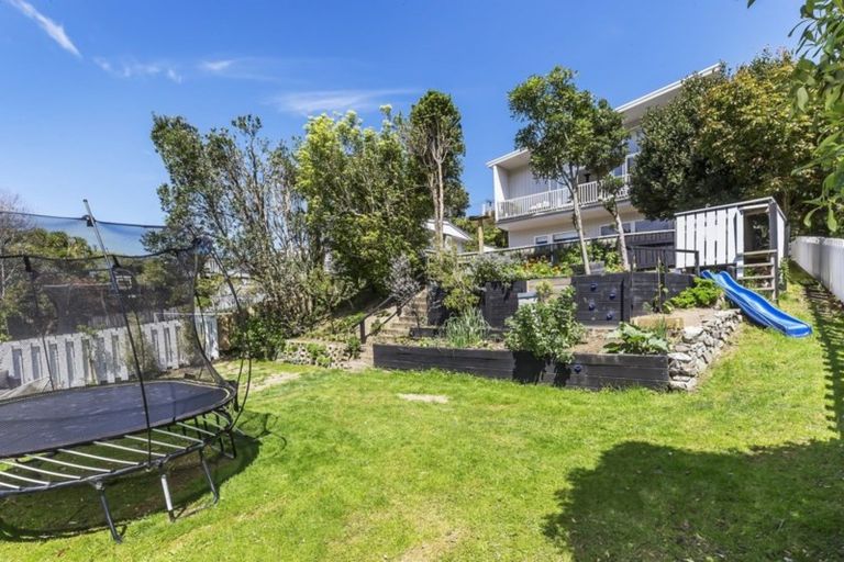 Photo of property in 62 Spencer Street, Crofton Downs, Wellington, 6035