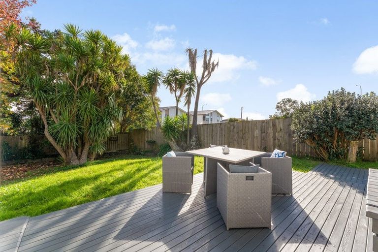 Photo of property in 2/3 Domain Road, Glenfield, Auckland, 0629
