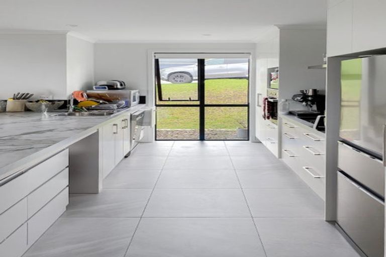 Photo of property in 11 Stingray Drive, Omokoroa, 3114