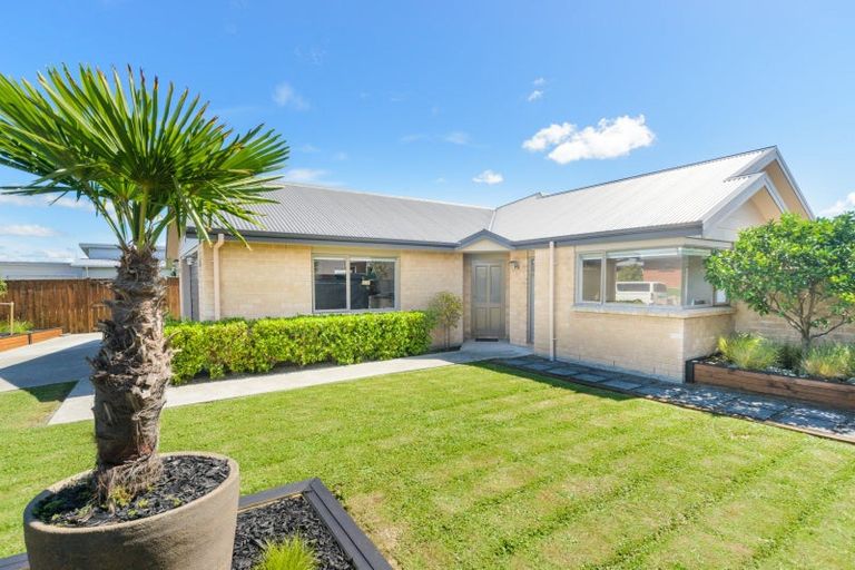 Photo of property in 7 Walnut Grove, Kelvin Grove, Palmerston North, 4414
