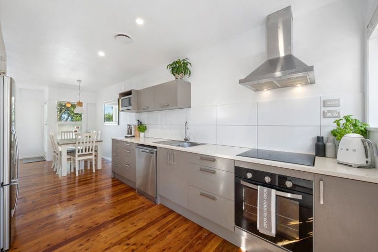 Photo of property in 2/77 Alexander Street, Cockle Bay, Auckland, 2014