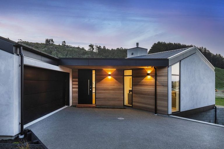 Photo of property in 8 Flowers Lane, Cracroft, Christchurch, 8022