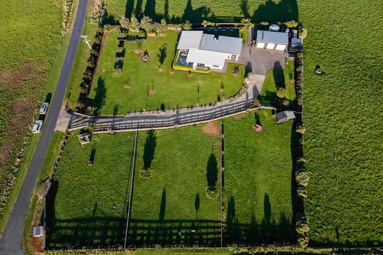 Photo of property in 2 Nopera Road, Waiiti, Urenui, 4377