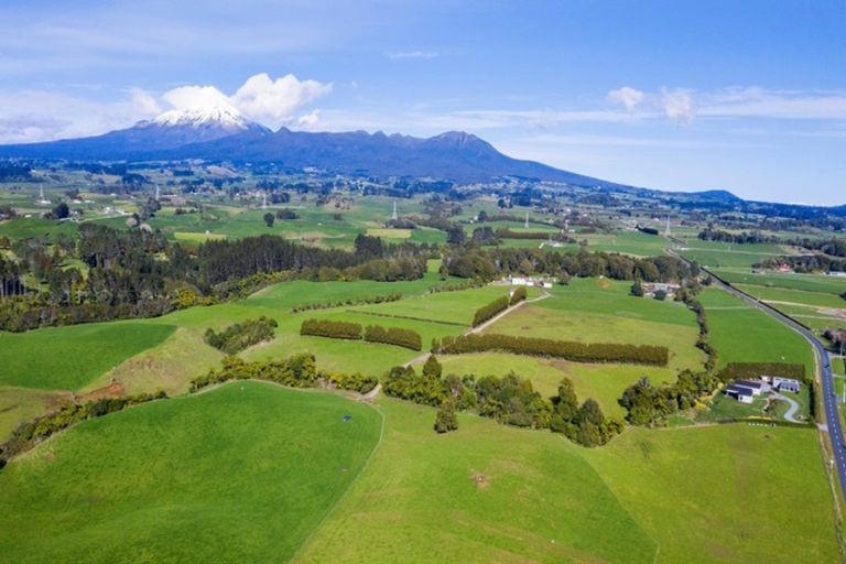 Photo of property in 869 Carrington Road, Hurworth, New Plymouth, 4371