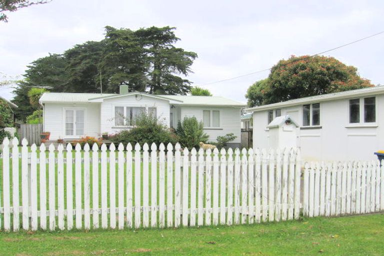 Photo of property in 84 Seymour Road, Sunnyvale, Auckland, 0612
