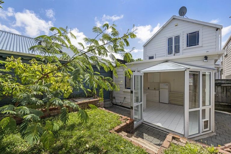 Photo of property in 74 Ellice Street, Mount Victoria, Wellington, 6011