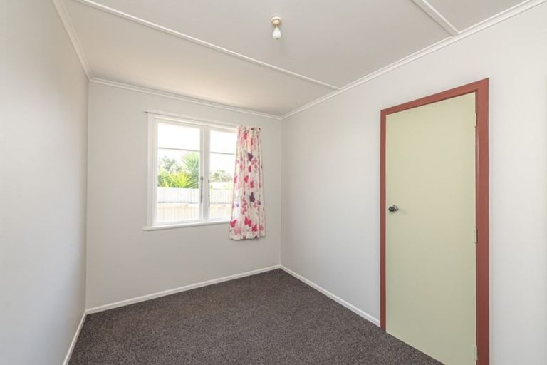 Photo of property in 12 Matai Street, Castlecliff, Whanganui, 4501