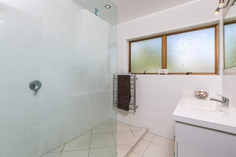Photo of property in 13 Matuhi Rise, Henderson, Auckland, 0612