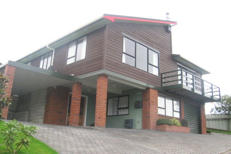 Photo of property in 3 Walnut Way, Maungaraki, Lower Hutt, 5010