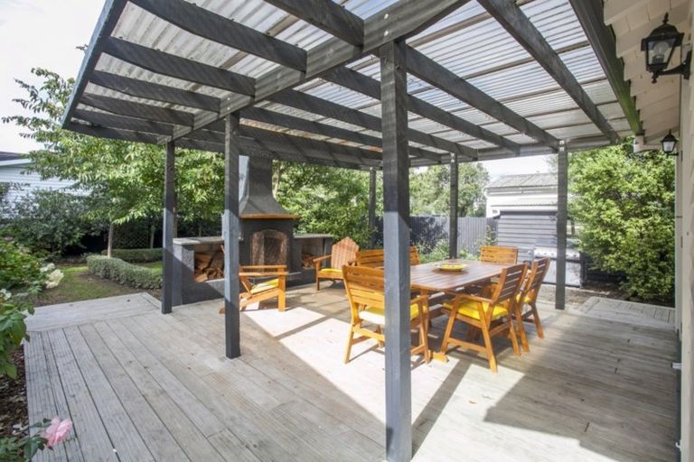 Photo of property in 4 Milverton Avenue, Hokowhitu, Palmerston North, 4410