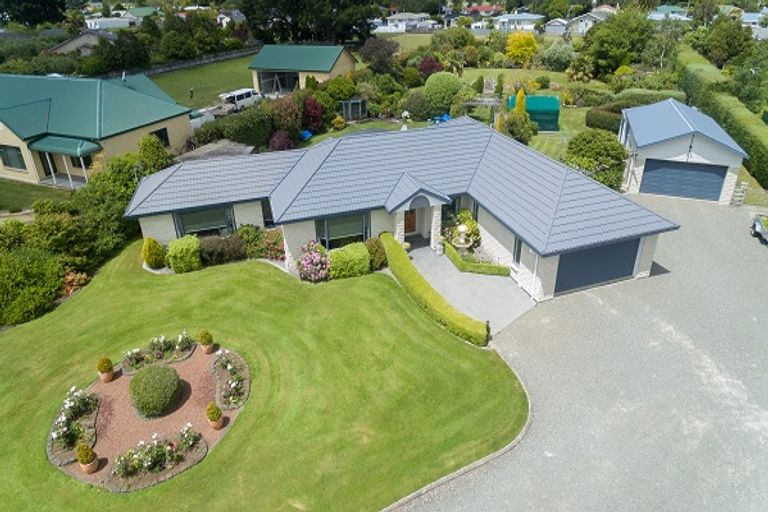 Photo of property in 10 Kenwyn Drive, Carterton, 5713