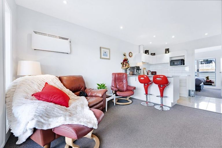 Photo of property in 18e/71 Spencer Road, Oteha, Auckland, 0632