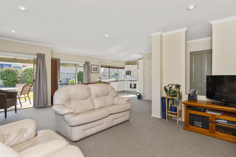 Photo of property in 1 Peregrine Place, Welcome Bay, Tauranga, 3112