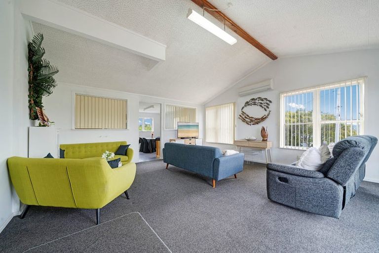 Photo of property in 58 Holbrook Street, Blockhouse Bay, Auckland, 0600