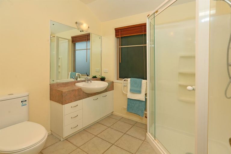 Photo of property in 17 Pippen Court, Henderson, Auckland, 0612