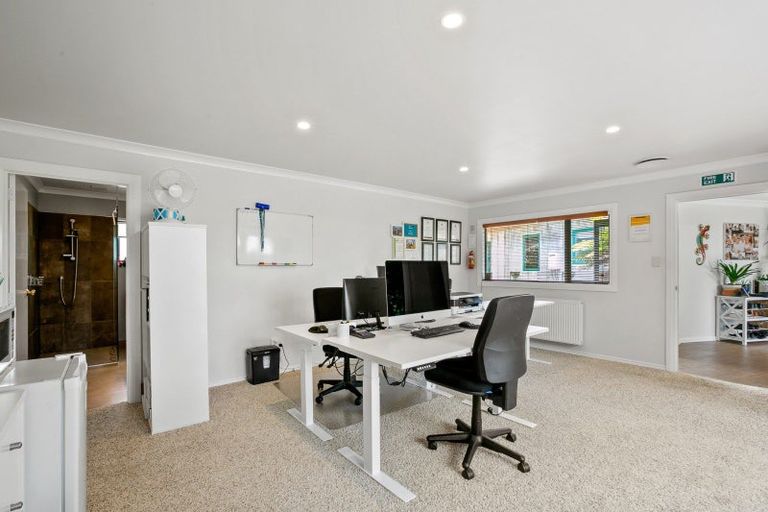 Photo of property in 128 Wairau Road, Oakura, 4314