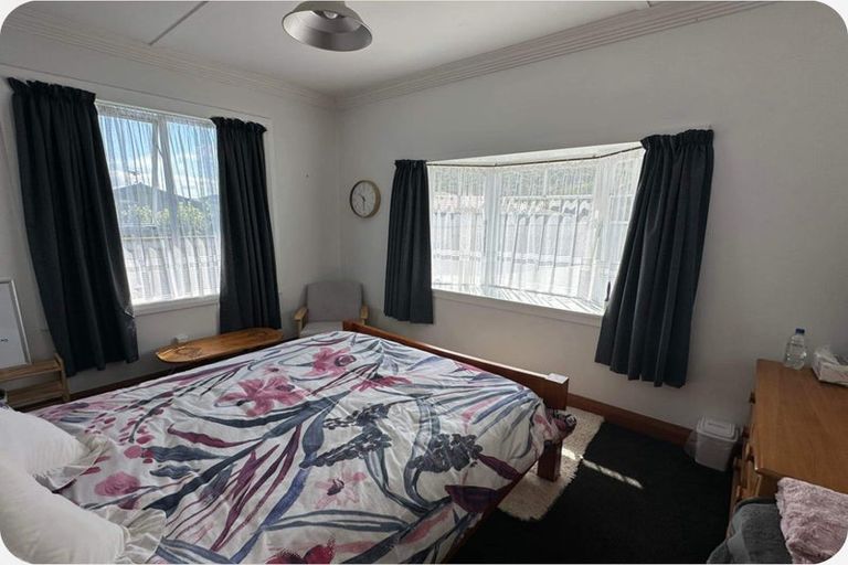 Photo of property in 57 Ranui Terrace, Tawa, Wellington, 5028