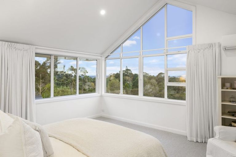 Photo of property in 156 Candia Road, Henderson Valley, Auckland, 0614