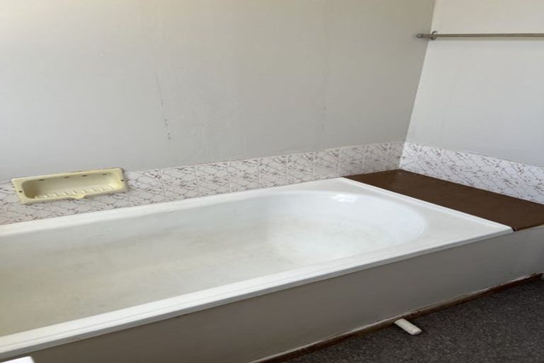 Photo of property in 24 Pukatea Street, Eastbourne, Lower Hutt, 5013