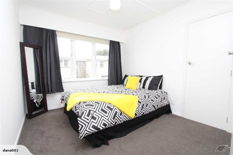 Photo of property in 31 Turville Crescent, Newlands, Wellington, 6037